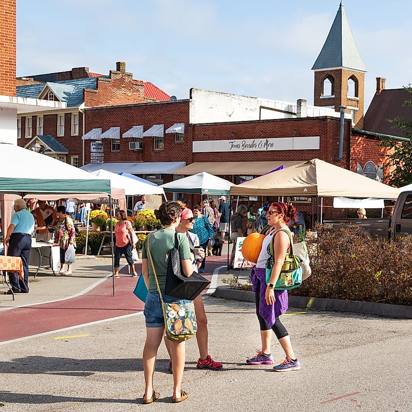 A lively farmers market in Jonesborough, Tennessee