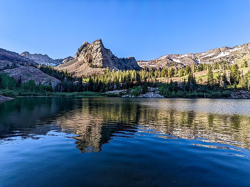 Hiking views of Lake Blanche. Image credit chasin__views via Shutterstock.