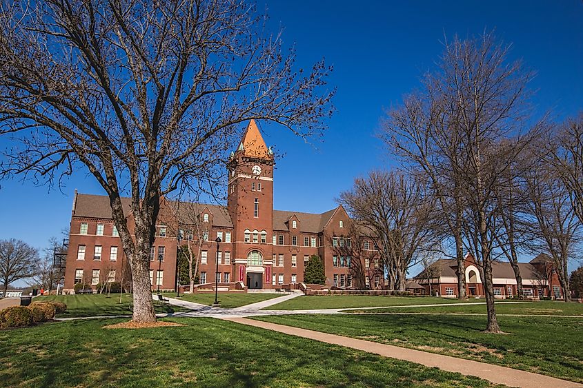 Memorial Hall Building in Lebanon, Tennessee.