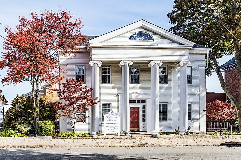 Houses in whale oil road in New London, Conneticut, in greek style. Editorial credit: travelview / Shutterstock.com