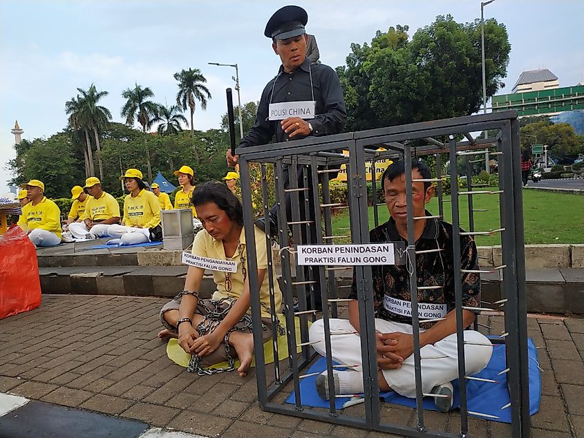 Falun Gong practitioners protest their treatment by the People's Republic of China