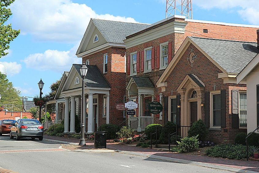 Scenery around the courthouse circle of Gloucester, Virginia.