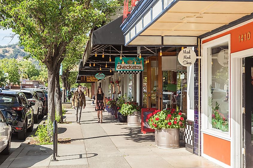 Calistoga, California: Buildings on the streets of Historic Calistoga is a popular tourist stop at the north end of Napa Valley wine country