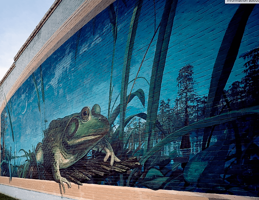 Frog mural by artist Robert Dafford in Rayne, Louisiana.
