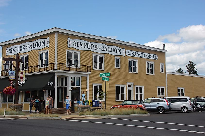 Tourists on the street in front of a local saloon in Sisters, Oregon. Editorial credit: PAK Images / Shutterstock.com