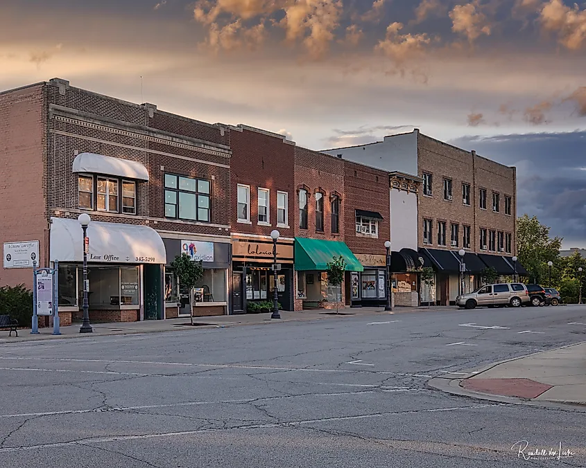 West Side Courthouse Square, Charleston, Illinois