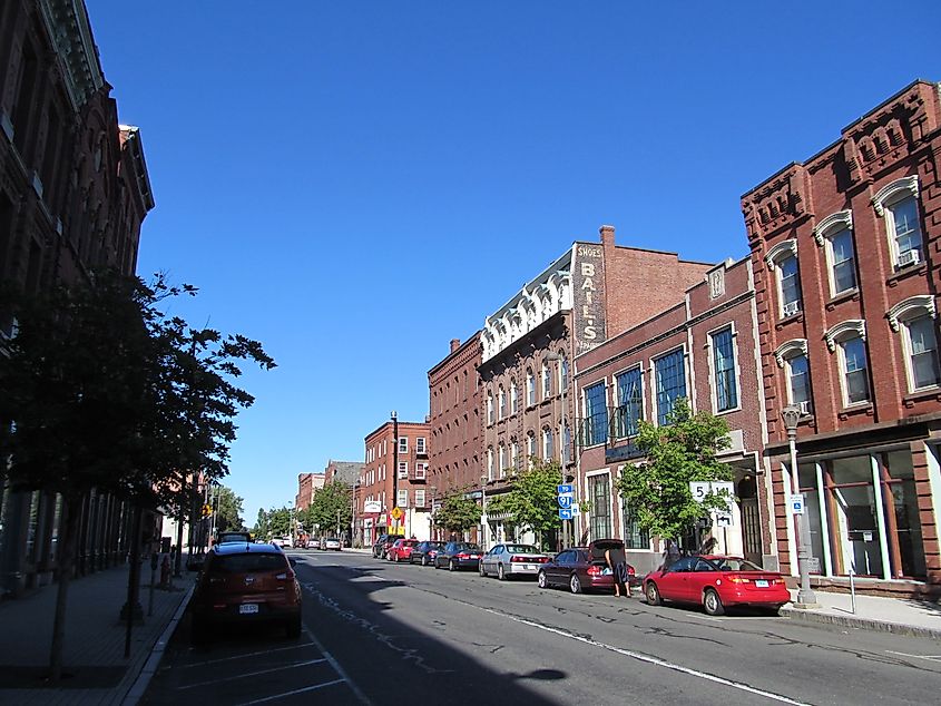 Holyoke, Massachusetts. In Wikipedia. https://en.wikipedia.org/wiki/Holyoke,_Massachusetts By John Phelan - Own work, CC BY-SA 3.0, https://commons.wikimedia.org/w/index.php?curid=21394075