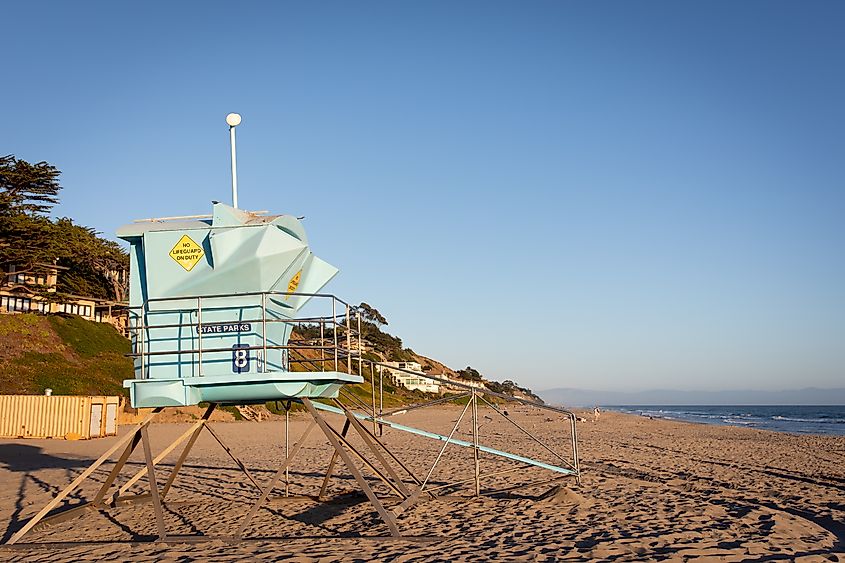 Blue lifeguard tower at Manresa State Beach, a state-protected beach on Monterey Bay near Watsonville in Santa Cruz County, California. Editorial credit: bluestork / Shutterstock.com