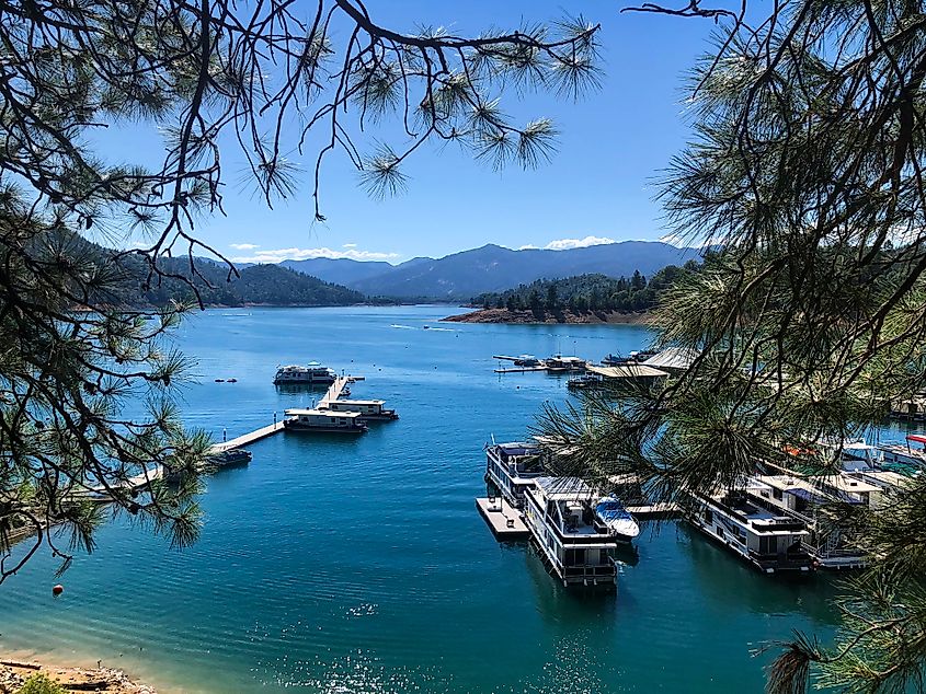 Panoramic View of Mt Shasta Lake in Northern California on a sunny day