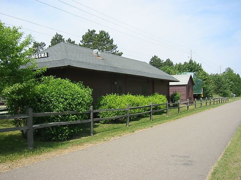 The former Northern Pacific Railway depot in Nisswa now serves as a historical museum. The railroad right-of-way is now the Paul Bunyan State Trail.