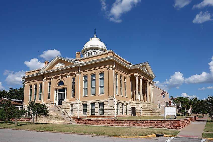  The historic Carnegie Library, constructed in 1902, is the site of the inauguration of Oklahoma's first governor in Guthrie, Oklahoma. Editorial credit: Rosemarie Mosteller / Shutterstock.com