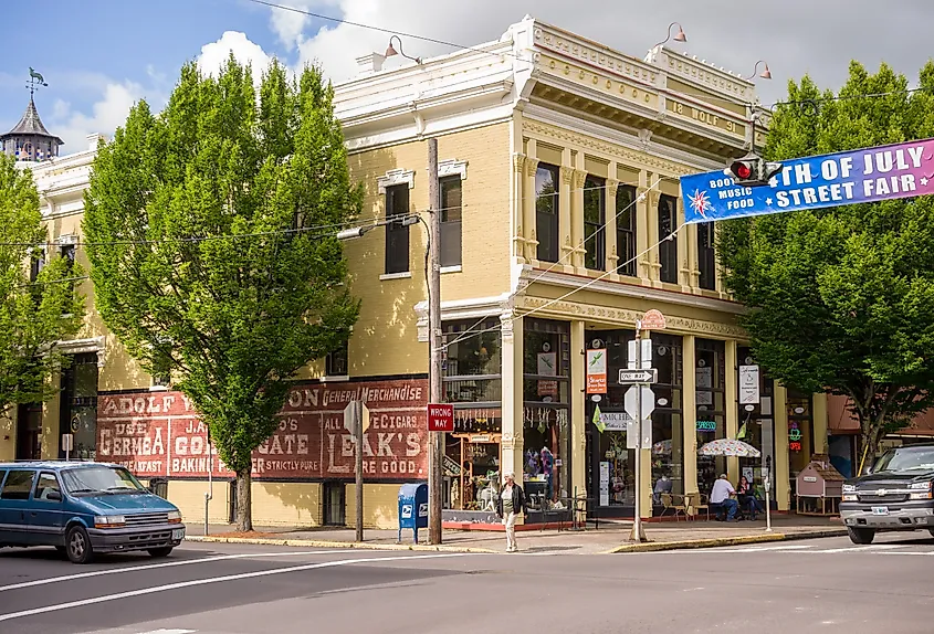 Downtown city of Silverton, Oregon. Image credit Laurens Hoddenbagh via Shutterstock