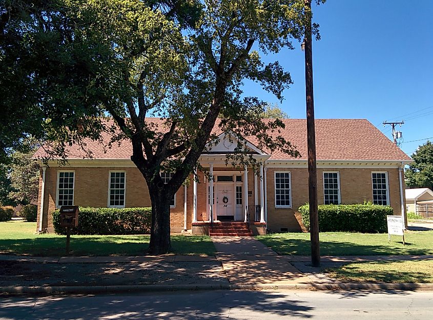 Exterior view of Duncan Public Library in Duncan, Oklahoma.