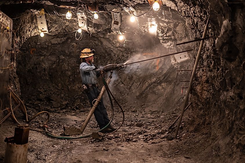 Mining demonstration during the Sierra Silver Mine Tour.