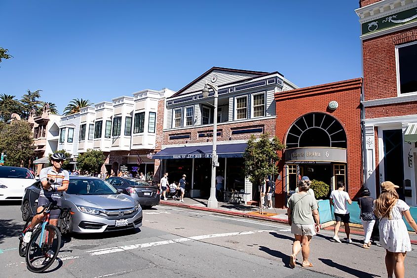 Bridgeway, main street with lots of shops, cafes and tourist attractions in Sausalito, resort town north of San Francisco, Marin County. Editorial credit: bluestork / Shutterstock.com