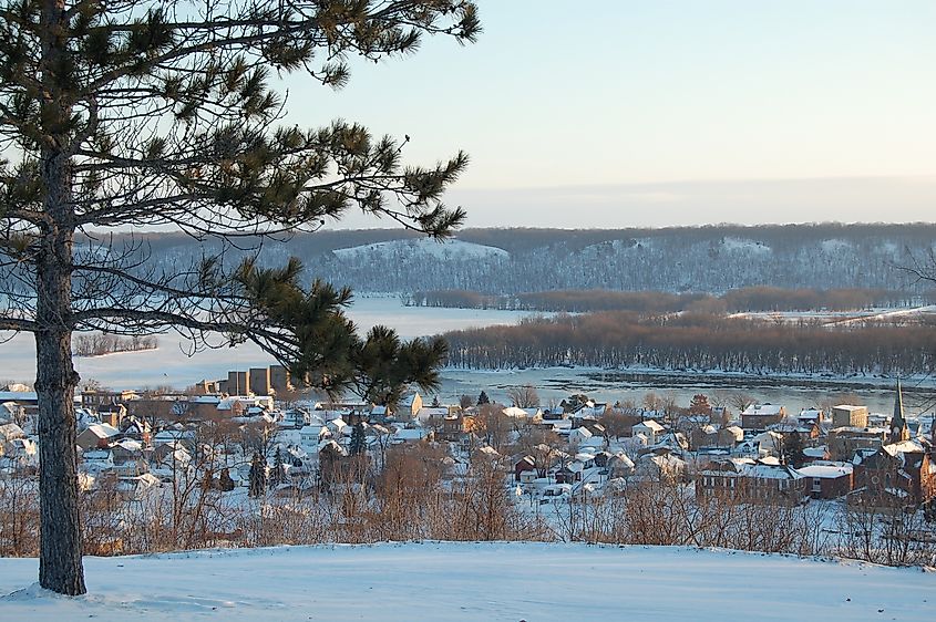 Guttenberg, Iowa. In Wikipedia. https://en.wikipedia.org/wiki/Guttenberg,_Iowa By Rpogge - Own work, Public Domain, https://commons.wikimedia.org/w/index.php?curid=8308809