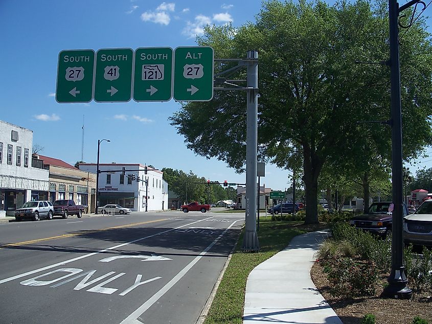 Southbound US 27-41 and SR 121 about to split in Williston, Florida