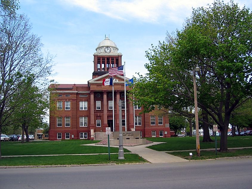 Clay County Courthouse, Iowa. In Wikipedia. https://en.wikipedia.org/wiki/Clay_County,_Iowa By Scott Romine - Sent to me by author, CC BY-SA 4.0, https://commons.wikimedia.org/w/index.php?curid=39527624