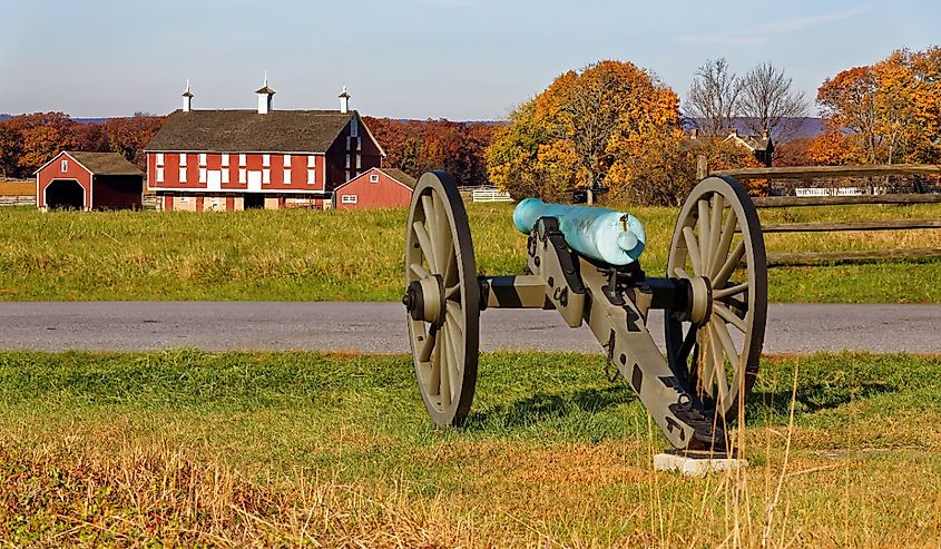 A cannon and a barn on the battlefield at Gettysburg National Military Park, Adams County, Pennsylvania.