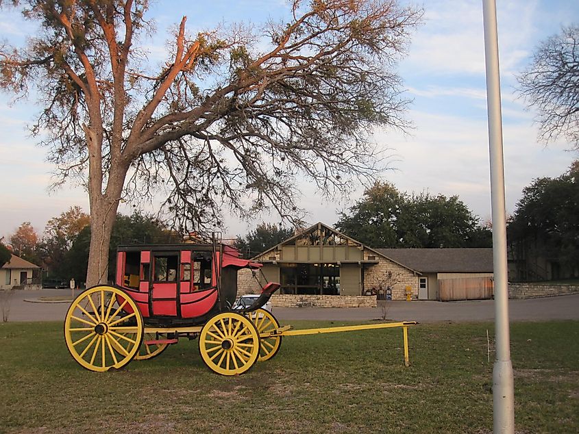 The Stagecoach Inn in Salado is the oldest continuously operating hotel in Texas, By Billy Hathorn - Own work, CC BY-SA 3.0, https://commons.wikimedia.org/w/index.php?curid=8767059