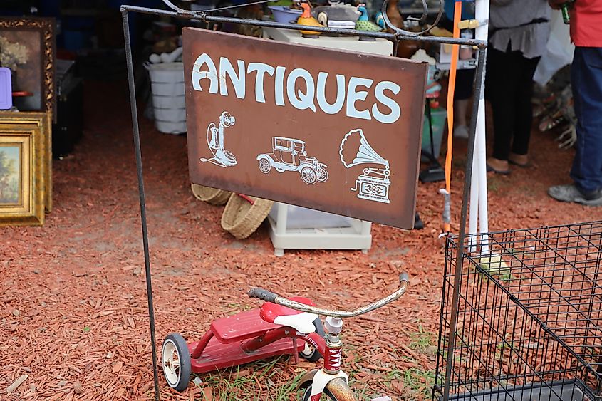 A small antique store in Mount Dora, Florida