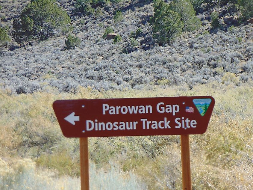 The direction sign for the Dinosaur Trak Site at Parowan Gap in Iron County, Utah, October 2016