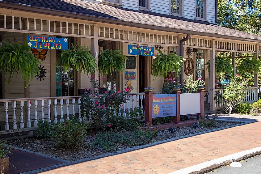 Stores selling clothing, jewelry, and gift items in Dahlonega, Georgia.