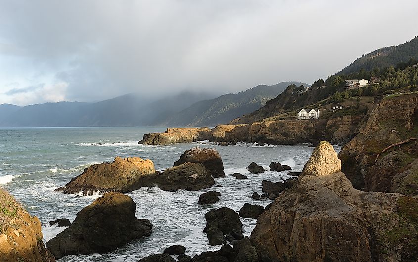  The rugged coastline of Shelter Cover, Californ