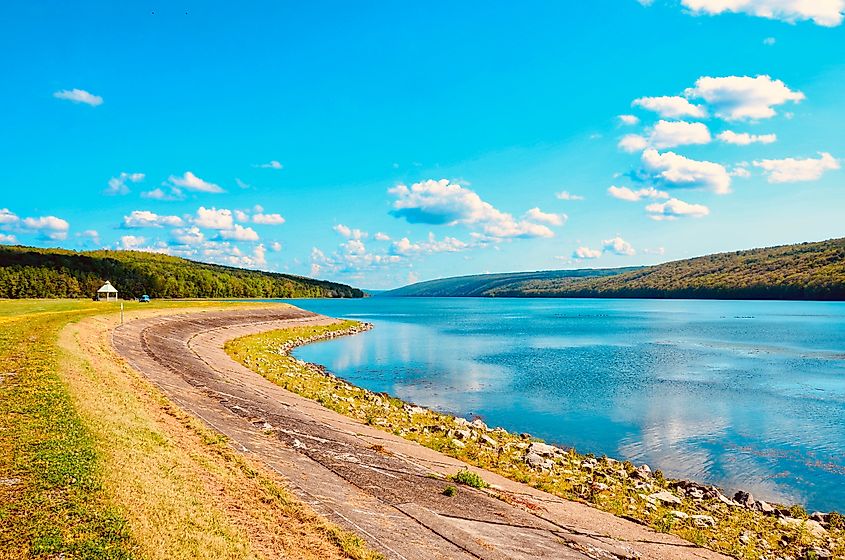 Scenic view of Hemlock Lake, one of the minor Finger Lakes, mostly located in Livingston County, New York, south of Rochester. 