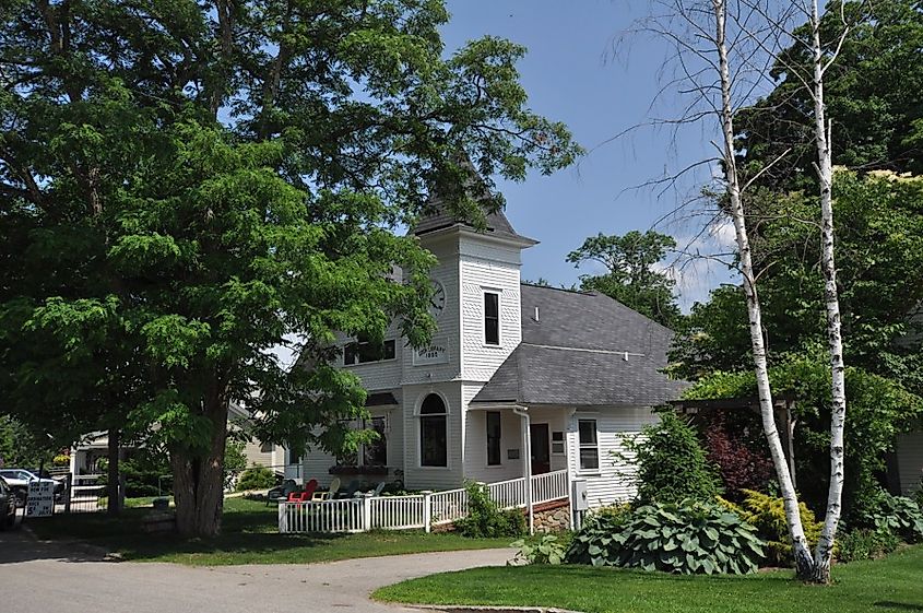 Cook Memorial Library in Tamworth.