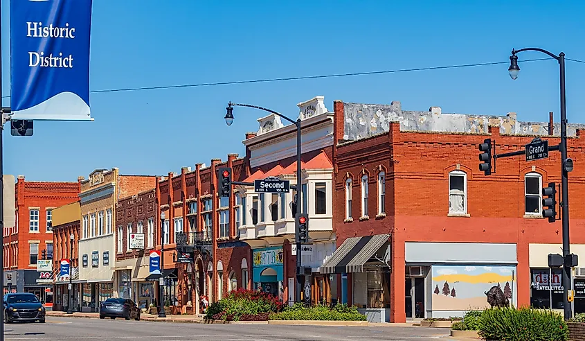 Sunny exterior view of the Ponca City cityscape.