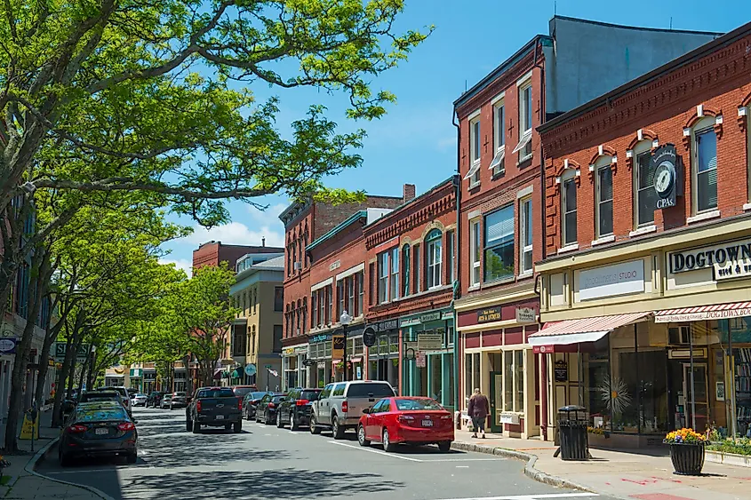 9 Towns in Massachusetts with Unique Traditions - WorldAtlas