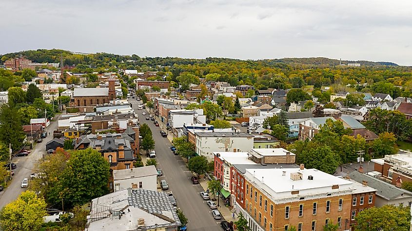 On the west border of Columbia County Hudson New York sits on a bend in the Hudson River