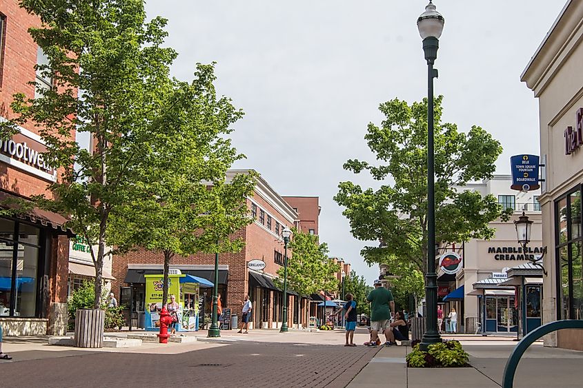 Local businesses in downtown Branson, Missouri. Editorial credit: NSC Photography / Shutterstock.com.