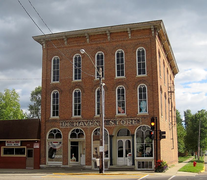 Marshall's Store, Lawrence. Editorial credit: Teemu08, CC BY-SA 3.0, https://commons.wikimedia.org/w/index.php?curid=21259811