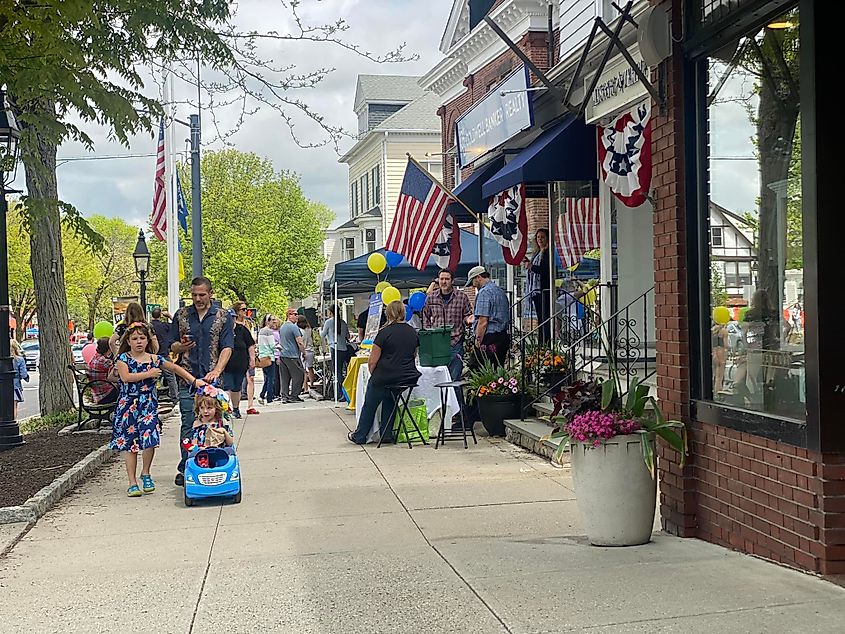 People in Downtown Ridgefield, Connecticut, via Downtown Ridgefield | Ridgefield CT | Facebook