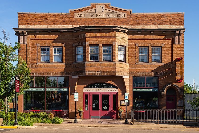 Exterior of the historic I and M Canal Visitor Center in downtown La Salle, Illinois.