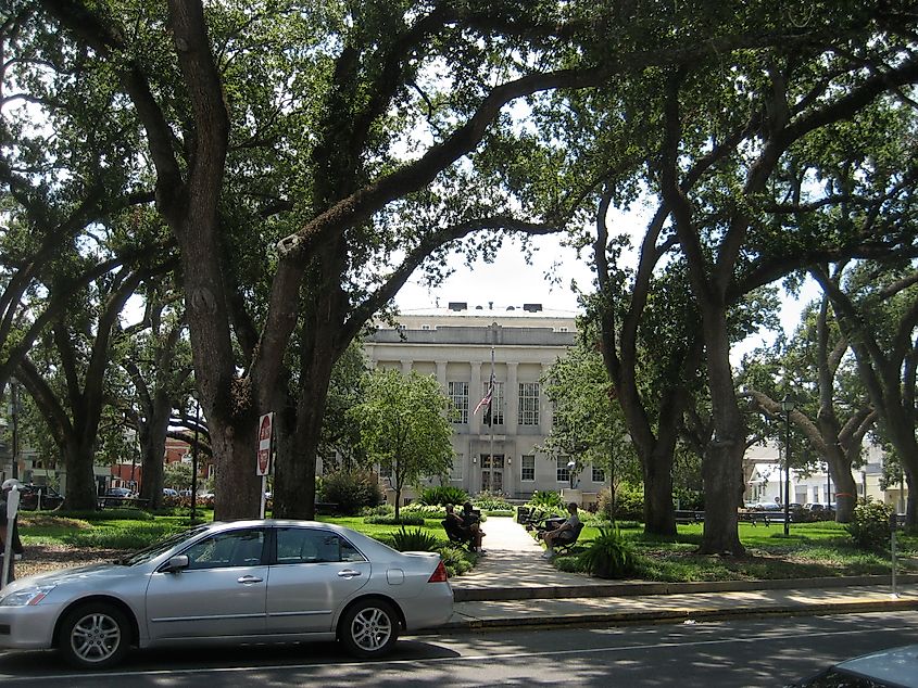 Houma, Louisiana. In Wikipedia. https://simple.wikipedia.org/wiki/Houma,_Louisiana By Infrogmation of New Orleans - Photo by Infrogmation, CC BY-SA 3.0, https://commons.wikimedia.org/w/index.php?curid=7664581