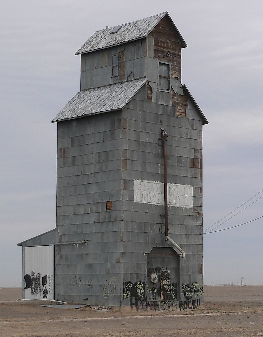 Wood-frame grain elevator at the northern edge of Hooker, Oklahoma. In Wikipedia. https://en.wikipedia.org/wiki/Hooker,_Oklahoma By Ammodramus - Own work, CC0, https://commons.wikimedia.org/w/index.php?curid=18285981