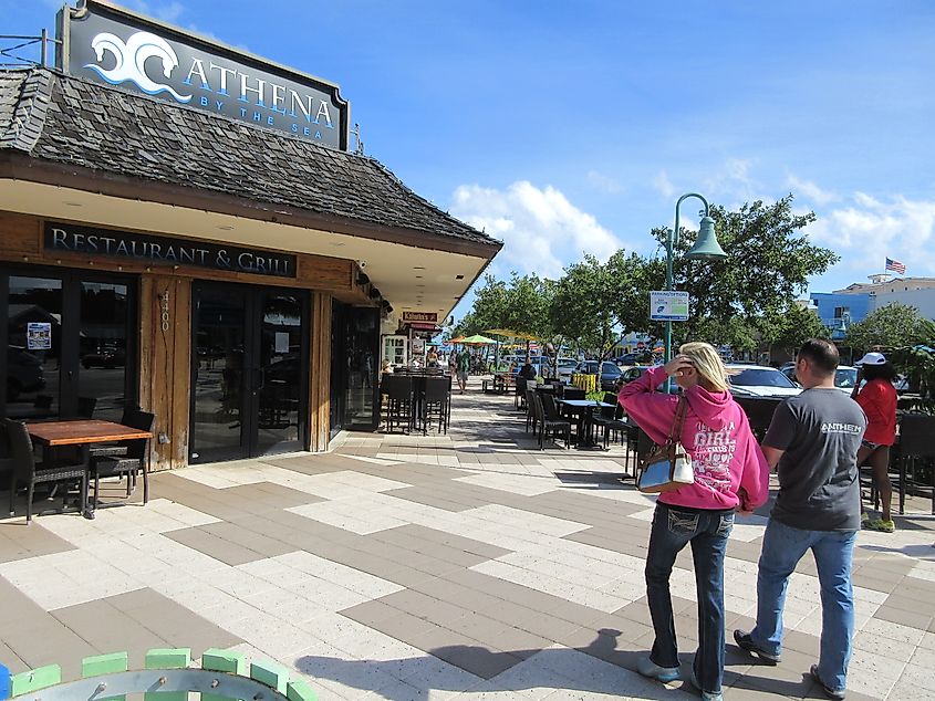 Shops and restaurants around the intersection of Commercial Boulevard and A1A in Lauderdale-by-the-Sea