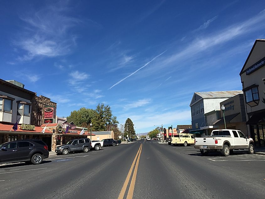 View north along Main Street (Nevada State Route 208) near Littell Street in downtown Yerington, Nevada.