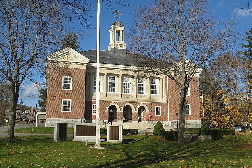 Ashburnham, Massachusetts. In Wikipedia. https://en.wikipedia.org/wiki/Ashburnham,_Massachusetts By John Phelan - Own work, CC BY 3.0, https://commons.wikimedia.org/w/index.php?curid=9411725