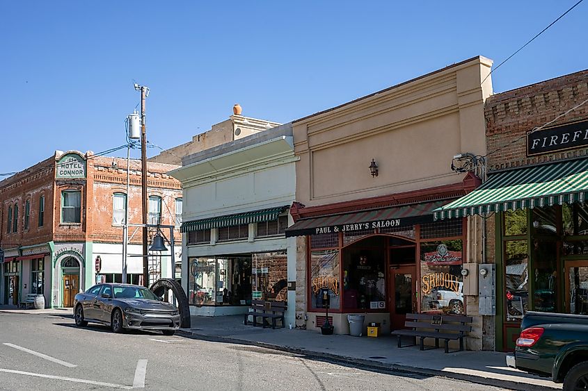 Businesses lining a street in Jerome, Arizona.