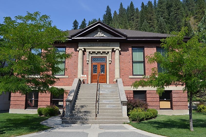 Opened 1911, Restored 1999.