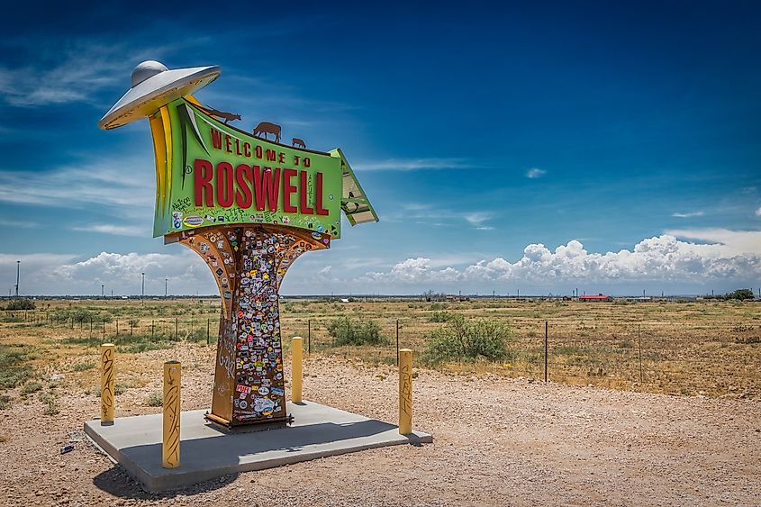 Sign welcoming visitors to Roswell, New Mexico.