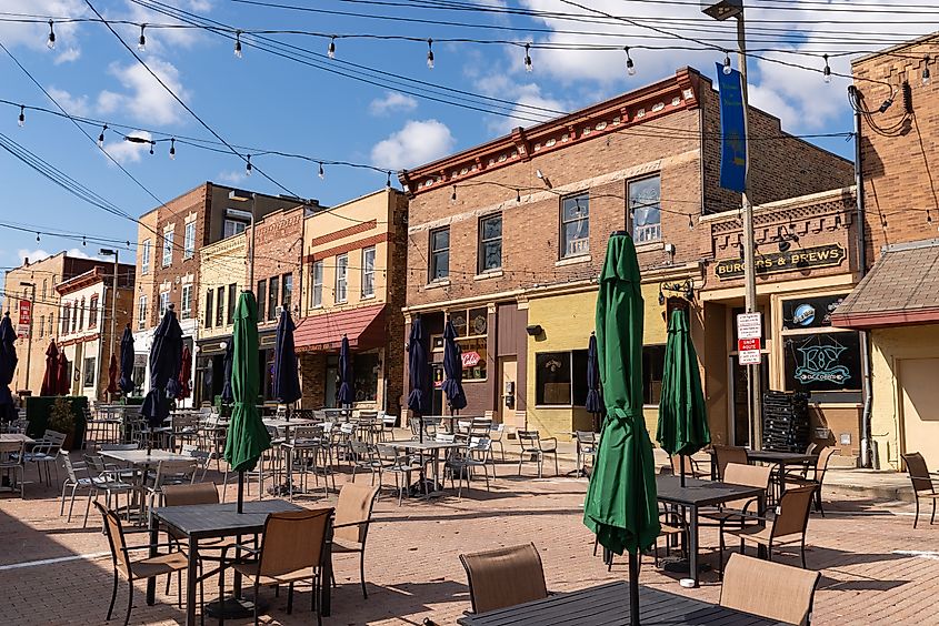 Open-air restaurant in downtown Woodstock, Illinois