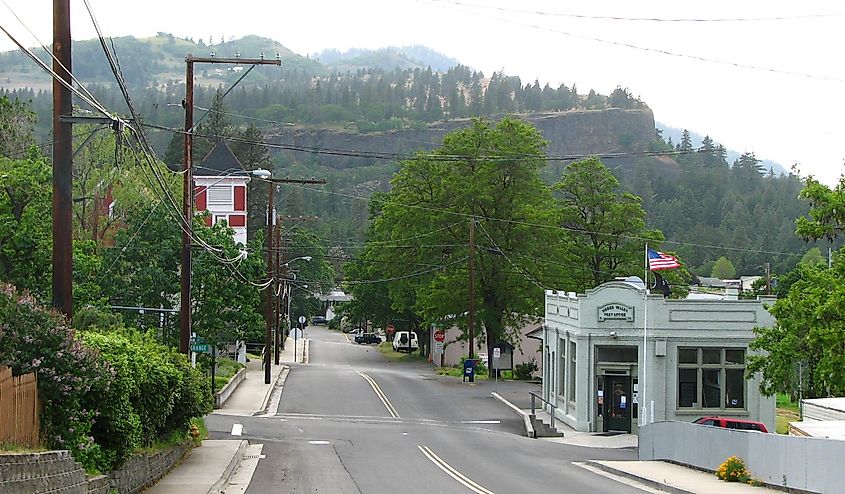 View along Third Avenue, Mosier, Oregon, USA.