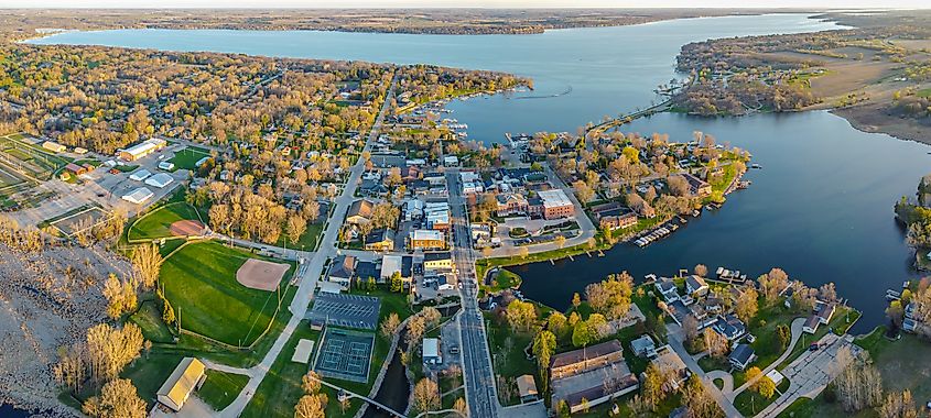 Green Lake, Wisconsin, featuring serene waters surrounded by lush greenery and a peaceful lakeside atmosphere.