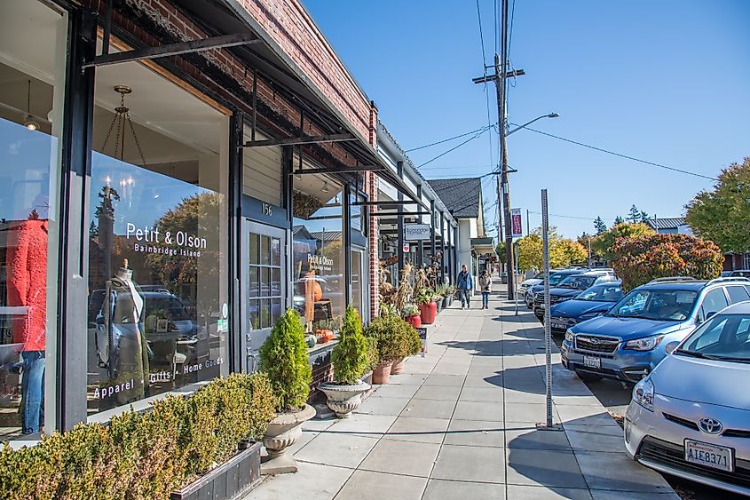 Traffic and urban life in the city of Bainbridge Island, Washington. Editorial credit: Michael Gordon / Shutterstock.com