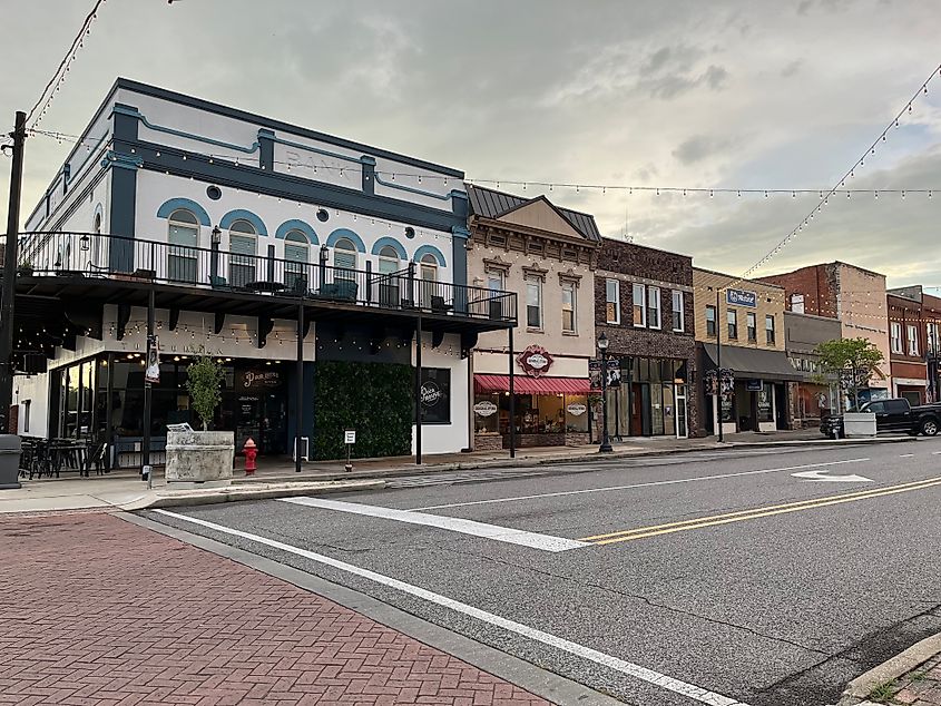 Downtown Tuscumbia, Alabama. Image credit: Luisa P Oswalt / Shutterstock.com.